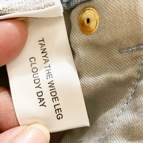 BCBG MazAzaria Flare Jeans Light Blue Denim Size 27 EUC - Picture 9 of 12